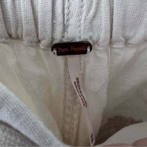 Free People cream linen raw hem shorts Size XS - Picture 3 of 5